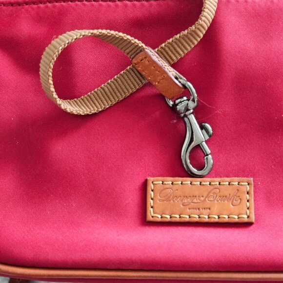 Vintage Dooney and Bourke Pouchette Maroon Nylon Crossbody EUC - Picture 4 of 7
